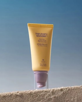 HARU HARU WONDER BLACK RICE MOISTURE AIRYFIT DAILY SUNSCREEN SPF50+